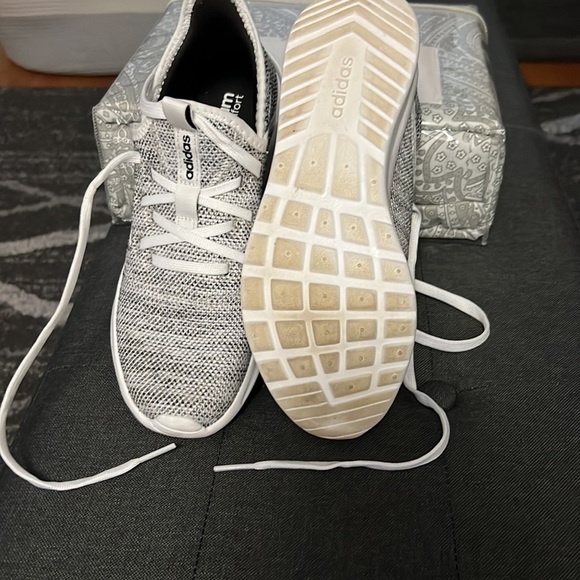 Adidas slip on women’s sneakers. - Picture 3 of 3